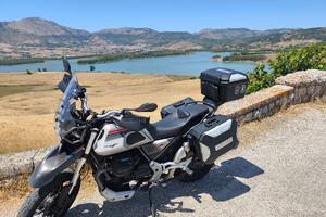 moto Guzzi v85tt modello travel del 2022 