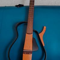 Chitarra yamaha silent corde in metallo