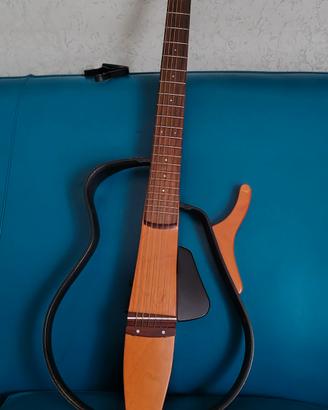 Chitarra yamaha silent corde in metallo