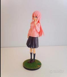 Figura Action Bocchi The Rock in Piedi su un Prato