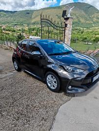 AUTO SENZA BANCA? - TOYOTA YARIS-LEGGI