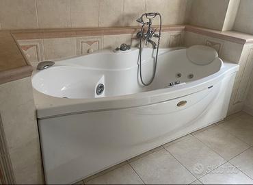 Vasca idromassaggio jacuzzi