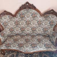 Salotto: divano, 2 poltrone e 2 sedie