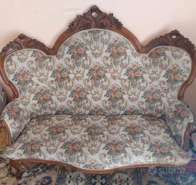 Salotto: divano, 2 poltrone e 2 sedie