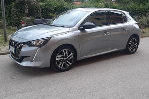  Peugeot 208 in buone condizioni 