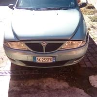 auto Lancia y elefantino