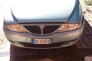 auto Lancia y elefantino