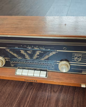 Radio d'epoca da tavolo a valvole "occhio magico"