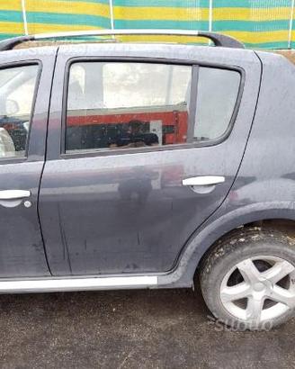 Porta posteriore sinistra Dacia Sandero Anno: 2011