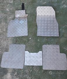 tappetini in alluminio mandorlato per fiat 500L