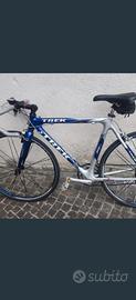 bicicletta corsa trek