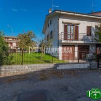 VILLA A SCHIERA DI TESTA CON AMPIO GIARDINO!