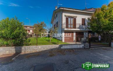 VILLA A SCHIERA DI TESTA CON AMPIO GIARDINO!