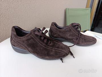 scarpe Geox camoscio con stringhe 