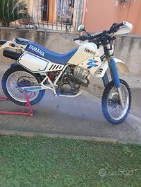 Un amico vende la moto Yamaha TT350