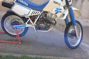 Un amico vende la moto Yamaha TT350