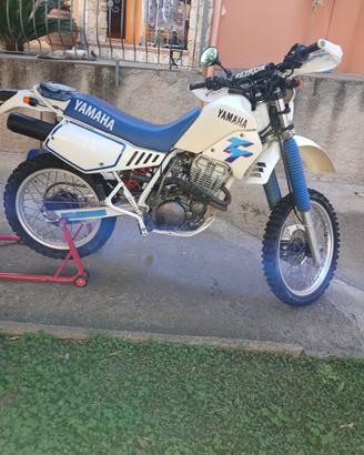 Un amico vende la moto Yamaha TT350