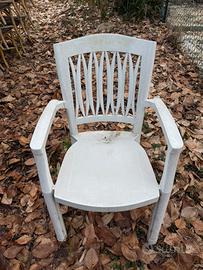 Sedie bianche da esterno impilabili – 1€/cad