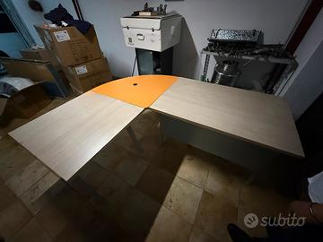 Scrivania da ufficio in legno