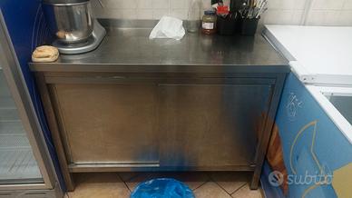 Piano di lavoro in acciaio