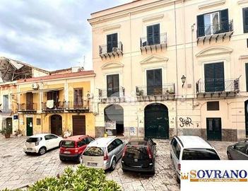 CASSARO: ELEGANTE APPARTAMENTO CON POSTO AUTO