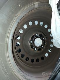 4 Pneumatici invernali con cerchione