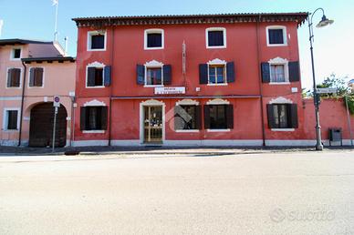NEGOZIO A GONARS