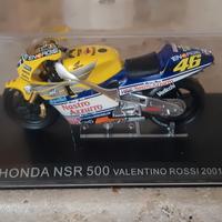 Modellino Honda NSR 500 Valentino Rossi 2001