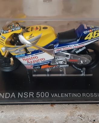 Modellino Honda NSR 500 Valentino Rossi 2001