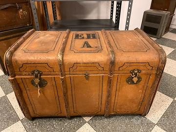 Baule da viaggio antico vintage dei primi del '900