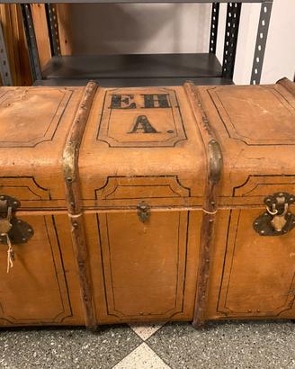 Baule da viaggio antico vintage dei primi del '900