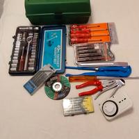 lotto di attrezzi da lavoro più cassetta