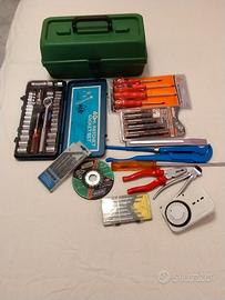 lotto di attrezzi da lavoro più cassetta