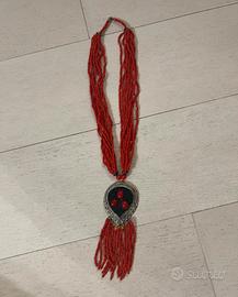 Collana di bigiotteria di corallo rosso