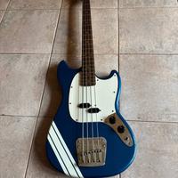 Basso short scale 4 corde Squier