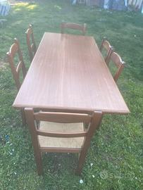 Tavolo in legno piu 6 sedie