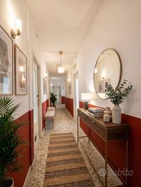 Palazzo / Stabile di 710 m² con più di 5 locali a 