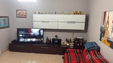 mobile soggiorno con tavolo e 3 sedie 