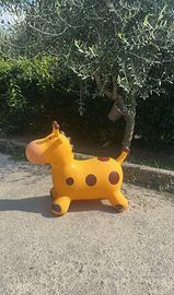Giraffa gonfiabile da giardino