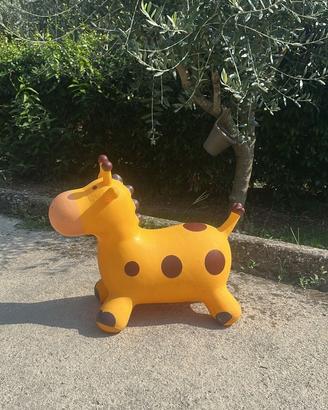 Giraffa gonfiabile da giardino
