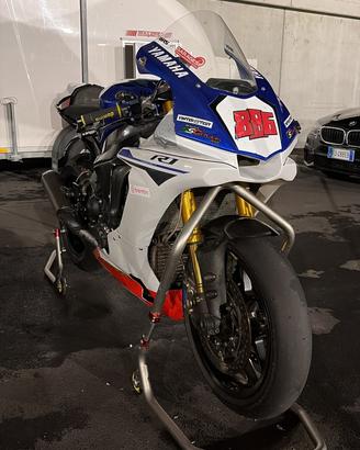 Yamaha r1