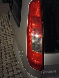 Fanale posteriore sx Ford Fiesta mk5 3 porte 