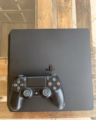 PS4 Slim 1TB + 3 giochi