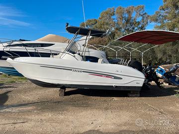 Selva 5.7 cabin