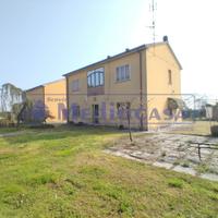 Casa con capannone terreno nella Campagna Veneta