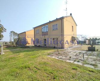 Casa con capannone terreno nella Campagna Veneta