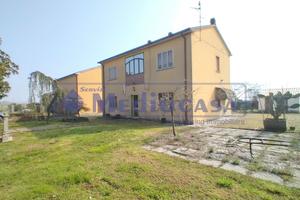 Casa con capannone terreno nella Campagna Veneta