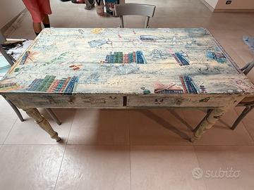 Tavolo di legno vintage