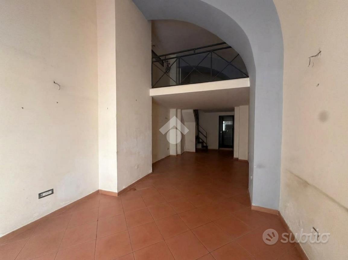 NEGOZIO A SAN GIORGIO A CREMANO - Vista 3