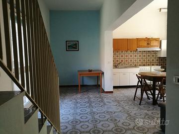 Ampia casa indipendente con annesso garage